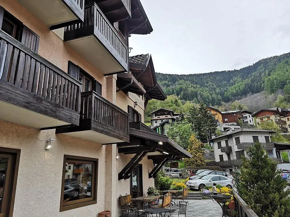 Quai Hotel Monno