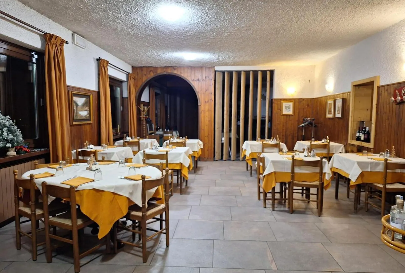 Quai Hotel Monno 2*,  Italy