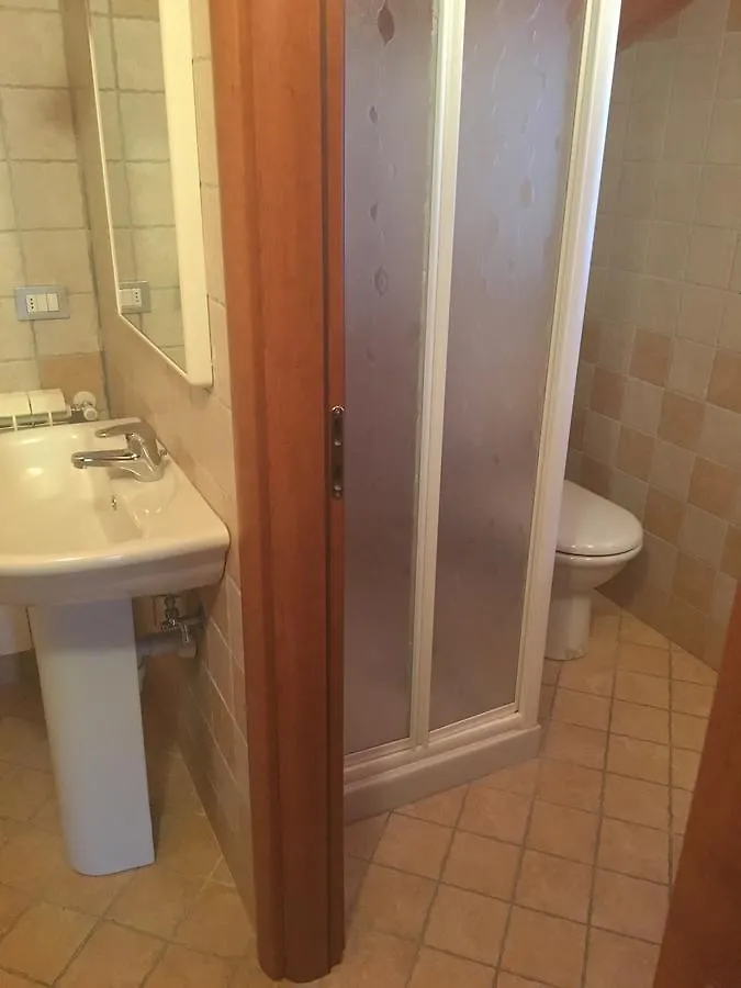Quai Hotel Monno 2*,