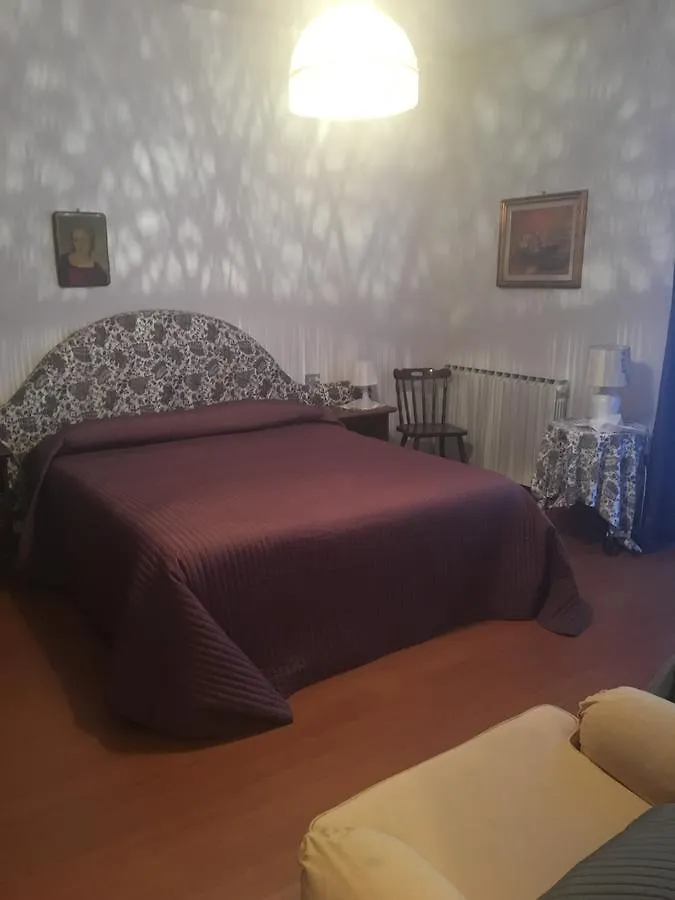 Quai Hotel Monno 2*,
